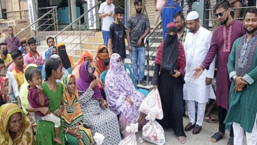 মরহুম সিরাজুল ইসলাম খান ফাউন্ডেশনের ঈদ সামগ্রী বিতরণ