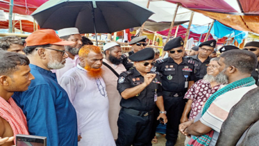 কোরবানীর পশুর হাটকে ঘিরে সতর্ক অবস্থানে র‌্যাব-১১