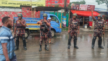 ঈদযাত্রায় স্বস্তি ফেরাতে না’গঞ্জের মহাসড়ক গুলোতে বিজিবির টহল