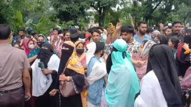 বেতন-বোনাসের দাবিতে  মহাসড়ক অবরোধ, ২ ঘণ্টা যান চলাচল বন্ধ
