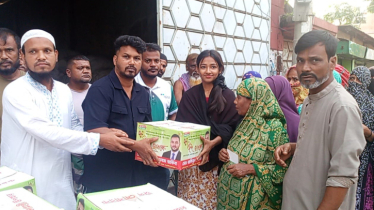 ২৫ নং ওয়ার্ডে মোস্তাফিজুর রহমান ফাউন্ডেশনের ঈদ উপহার বিতরণ