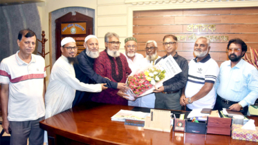 অধ্যাপক মামুন মাহমুদকে ফুলেল শুভেচ্ছা হোসিয়ারি সমিতির
