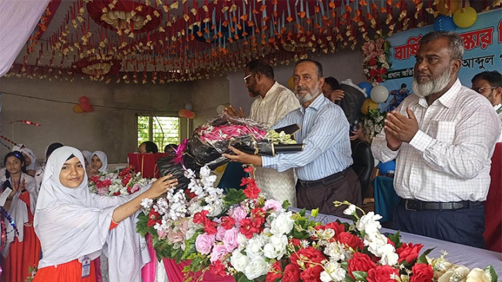 ডেমরায় বার্ষিক পুরস্কার বিতরণী ও সাংস্কৃতিক অনুষ্ঠান অনুষ্ঠিত