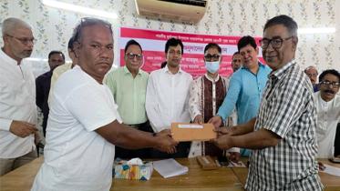 ২৪০ পূজামণ্ডপে না’গঞ্জ জেলা পরিষদের ২৪ লাখ টাকা অনুদান