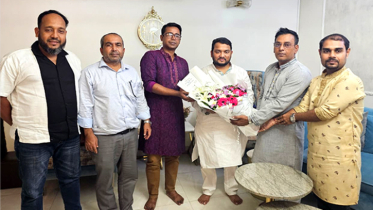 রাকিবকে দুর্গাপূজায় আমন্ত্রণ জানালেন পূজা উদযাপন ফ্রন্টের নেতৃবৃন্দ