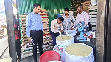 আড়াইহাজারে ৩ ব্যবসায়ীকে জরিমানা, মূল্যতালিকার বোর্ড বিতরণ   