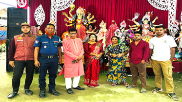 শারদীয় দুর্গোৎসবে মণ্ডপে মণ্ডপে ছুটছেন শিপন সরকার