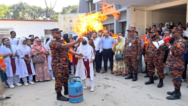 নারায়ণগঞ্জ সদর উপজেলায় অগ্নিনির্বাপণ ও দুর্যোগ মোকাবিলায় মহড়া অনুষ্ঠিত