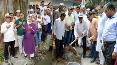 সিদ্ধিরগঞ্জের ১ ও ২নং ওয়ার্ডে রাস্তা ও ড্রেন নির্মান কাজের উদ্বোধন করেন নাসিক প্রশাসক সাখাওয়াত