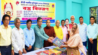 দুর্গাপূজার আনন্দ ছড়িয়ে দিতে মহানগর ঐক্য পরিষদের বস্ত্র বিতরণ