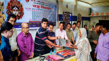 বন্দরে শারদীয় দুর্গোৎসব উপলক্ষে না’গঞ্জ ঐক্য পরিষদের বস্ত্র বিতর