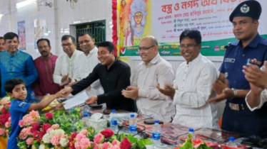 শারদীয় দুর্গাপুজায় নারায়ণগঞ্জে ঐক্য পরিষদের বস্ত্র ও নগদ অর্থ বিতরণ