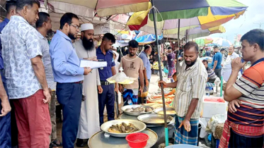 ফতুল্লায় মাছের বাজারে অভিযান, নিষিদ্ধ পিরানহা জব্দ : জরিমানা