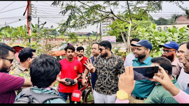 ডেমরা-যাত্রাবাড়ী সড়কে শৃঙ্খলা ফেরাতে ট্রাফিক সচেতনতামূলক পথসভা 