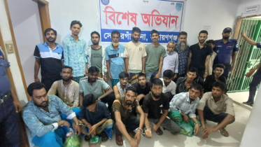 সোনারগাঁয়ে পুলিশের অভিযানে দেশীয় অস্ত্র ও মাদকসহ ২৪ জন গ্রেপ্তার