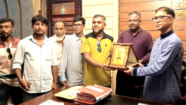 মামুন মাহমুদকে বাংলাদেশ জুলাই যোদ্ধা সংসদ’র সম্মাননা প্রদান