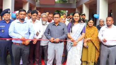 বন্দরে বিভিন্ন সরকারি দপ্তর পরিদর্শনে ডিসি রায়হান কবির