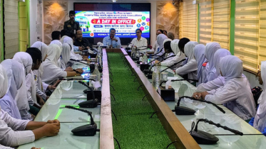 সোনারগাঁয়ে সরকারি দপ্তর পরিদর্শনে শিক্ষার্থীরা