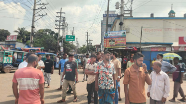 বন্দরে রাস্তা সংস্কারের দাবিতে সড়ক অবরোধ, বিক্ষোভ