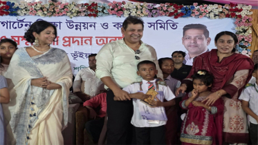 ৮শ’ কৃতি শিক্ষার্থীদের হাতে পুরষ্কার তুলে দিলেন এমপি দিপু