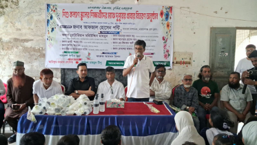 চাষাঢ়ায় শিশুকল্যাণ স্কুলে শিক্ষার্থীদের মধ্যে খাবার বিতরণ