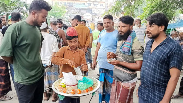 অভাবের খাঁচায় বন্দি শৈশব : সিদ্ধিরগঞ্জে মোস্তাফিজুরের বেঁচে থাকার লড়াই